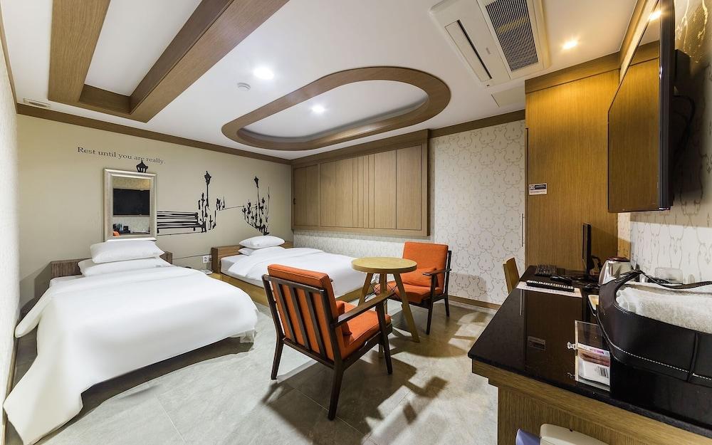 Orsay Business Hotel