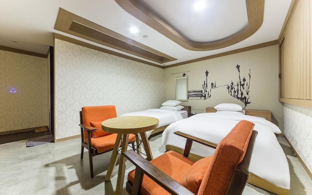 Orsay Business Hotel