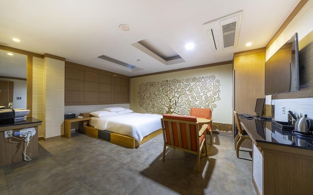 Orsay Business Hotel
