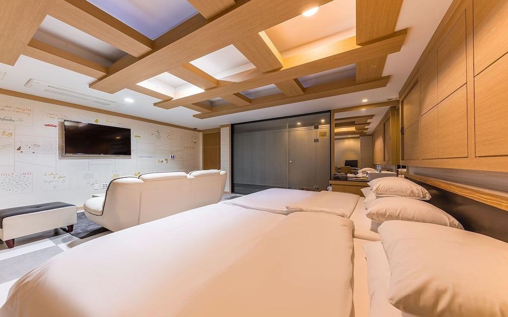 Orsay Business Hotel