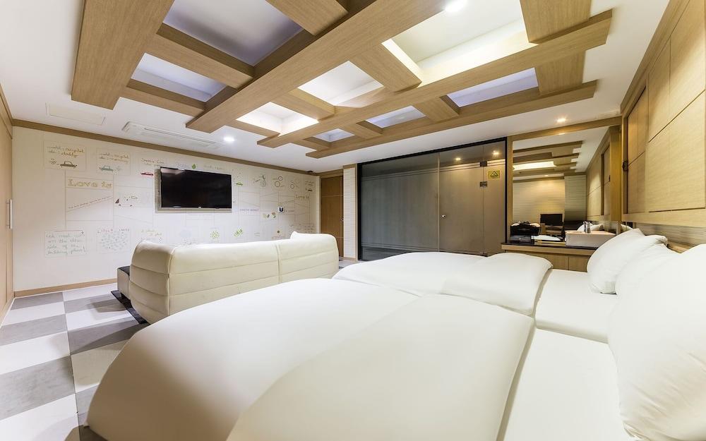 Orsay Business Hotel