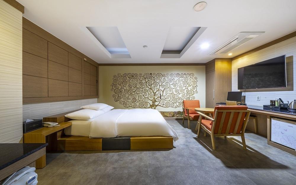 Orsay Business Hotel