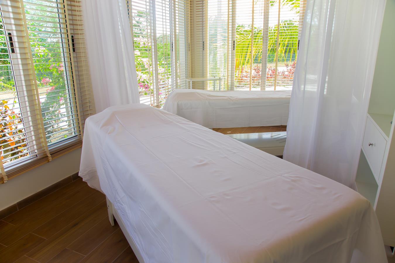Gran Muthu Almirante Beach Hotel