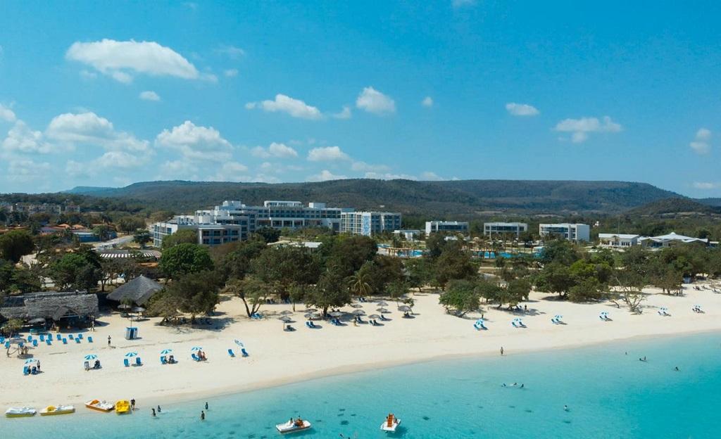 Gran Muthu Almirante Beach Hotel