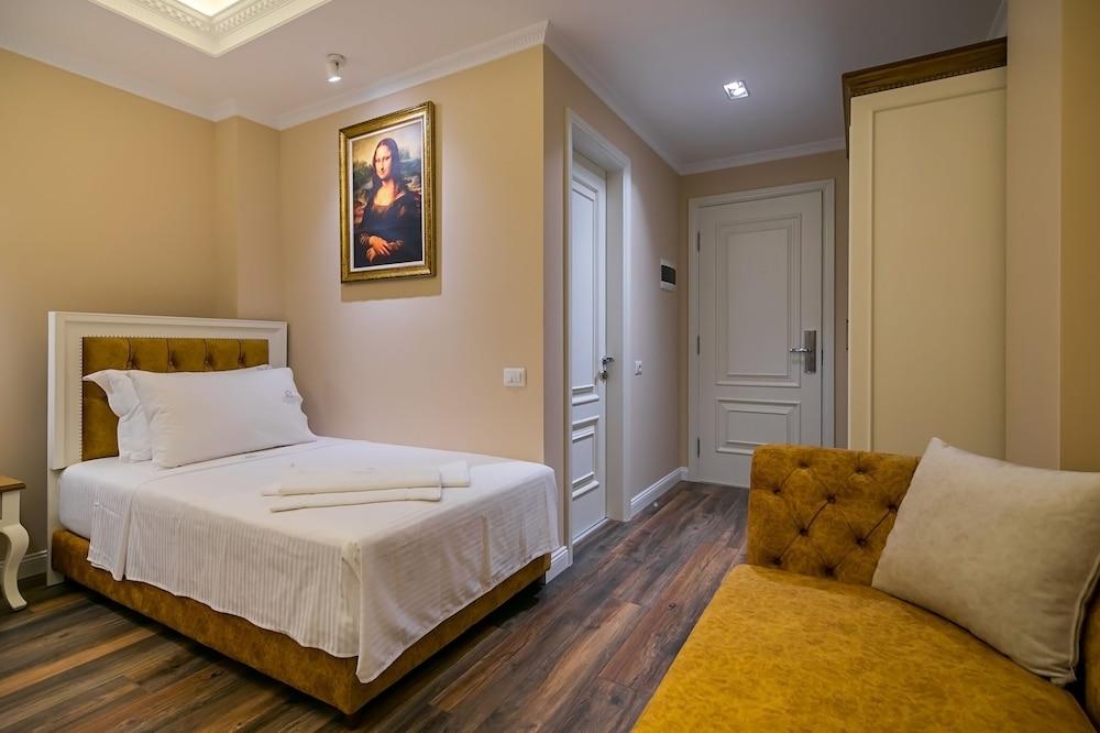 Legacy Hotel