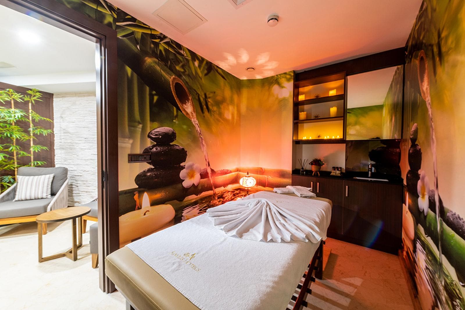 Aprilis Deluxe Hotel