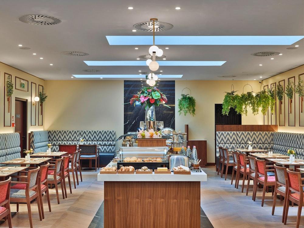 EST Grand Hotel Savoy