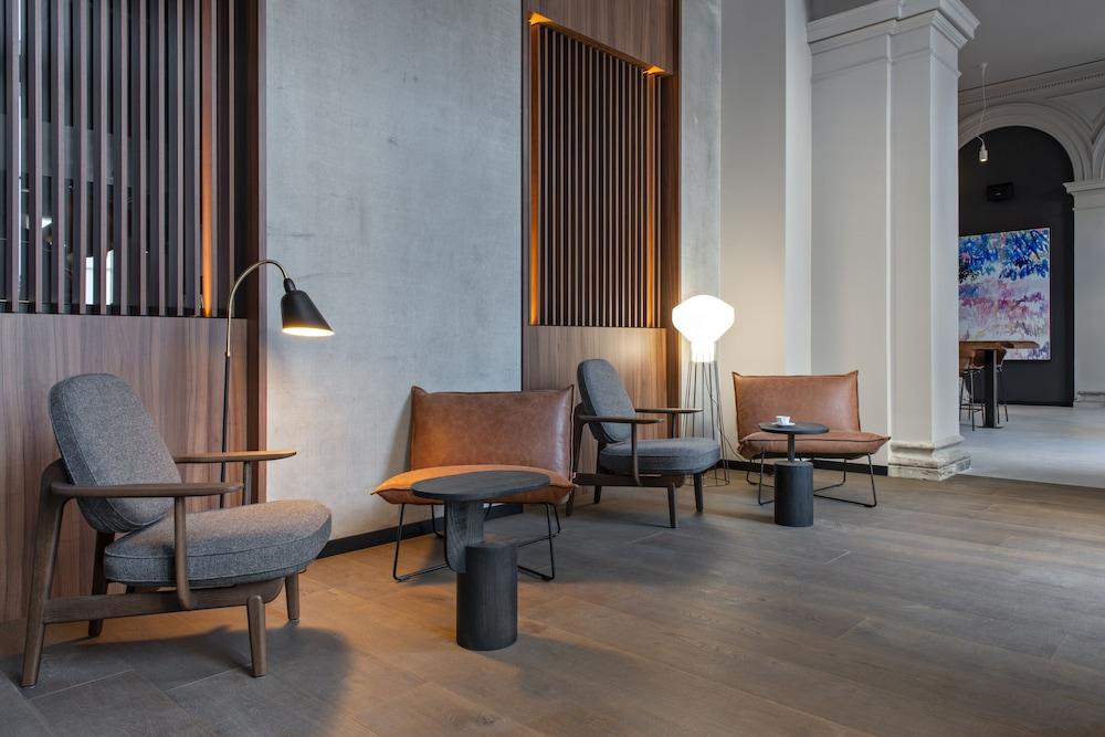 Leonor Hotel