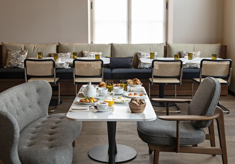 Leonor Hotel