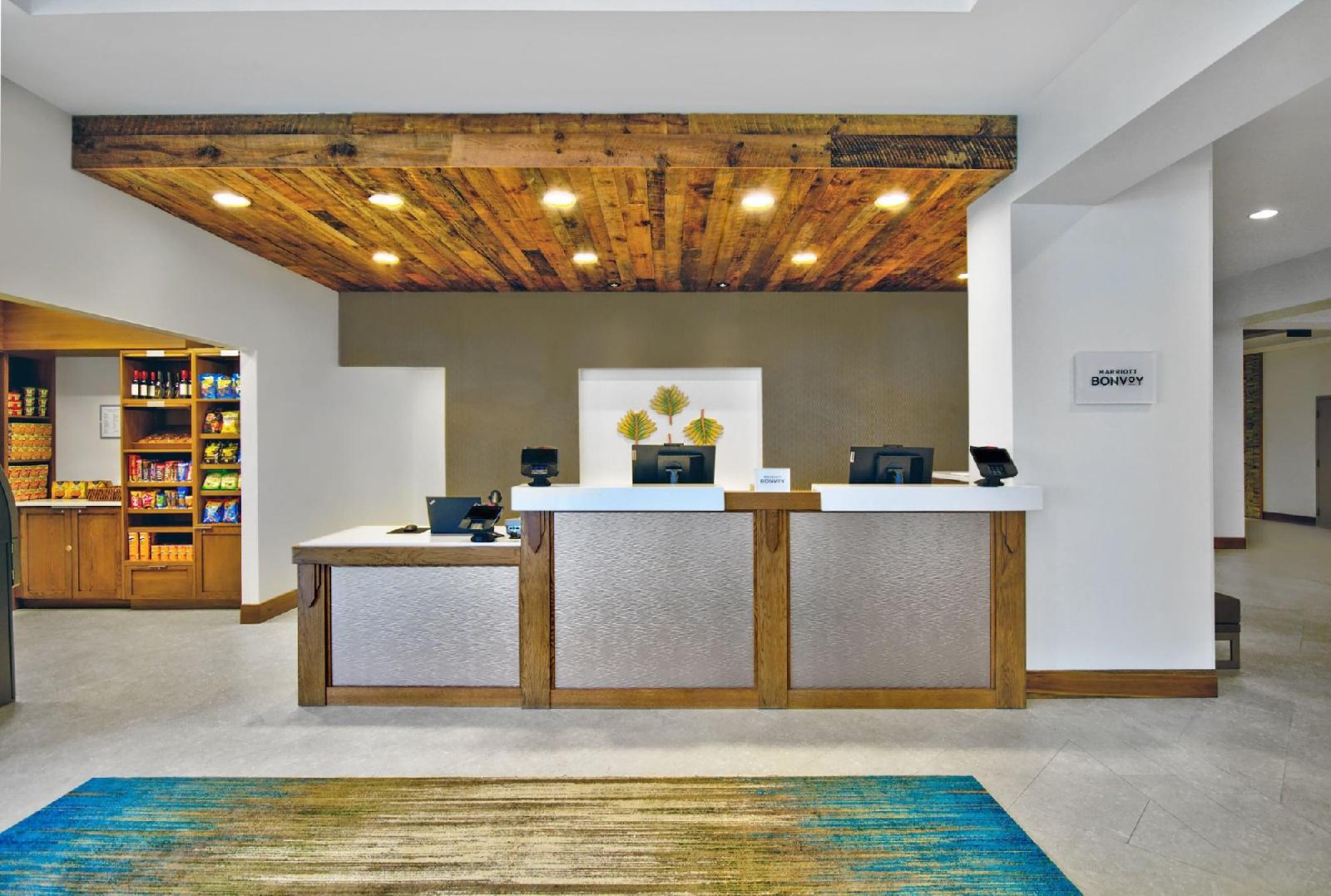 Fairfield Inn & Suites by Marriott Orlando at FLAMINGO CROSSINGS Town Center