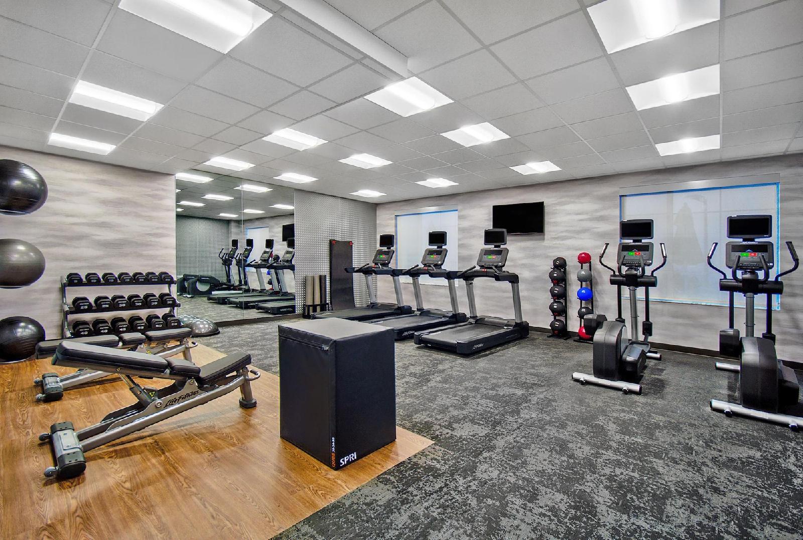 Fairfield Inn & Suites by Marriott Orlando at FLAMINGO CROSSINGS Town Center