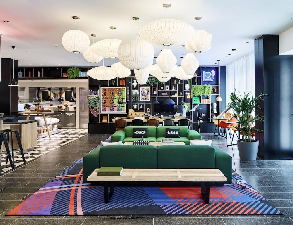 CitizenM London Victoria Station
