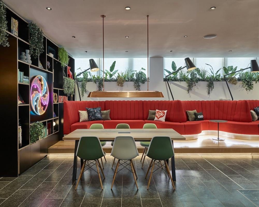 CitizenM London Victoria Station