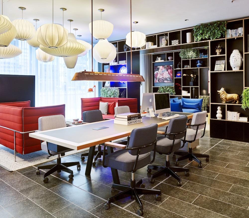 CitizenM London Victoria Station