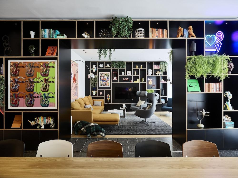 CitizenM London Victoria Station