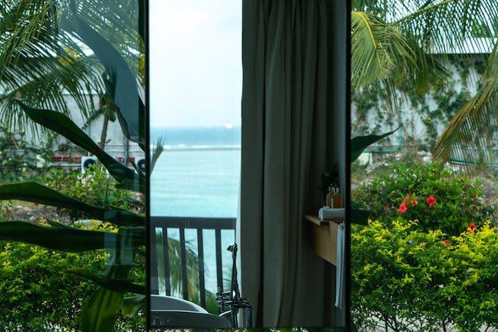Le Mersenne Zanzibar, Autograph Collection