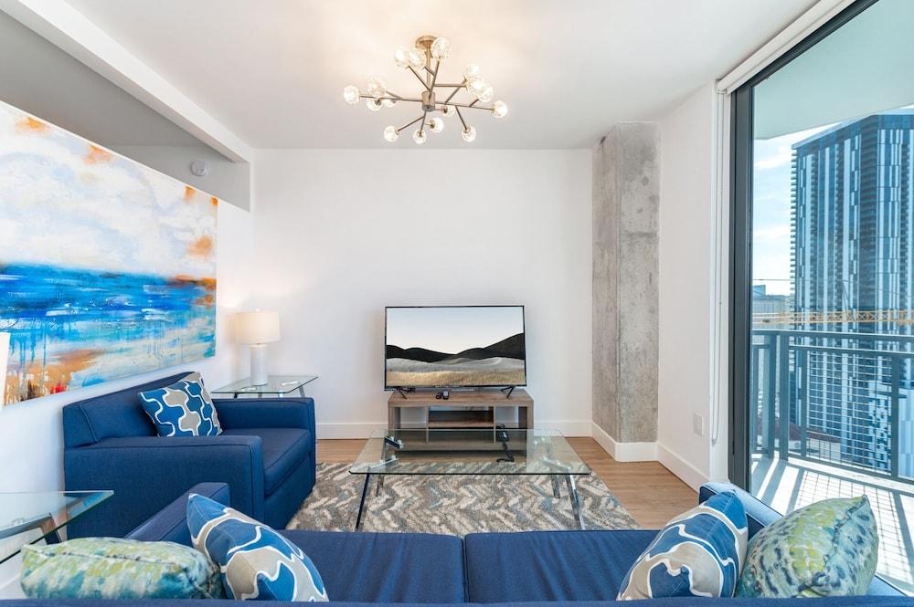 Caoba by Global Luxury Suites