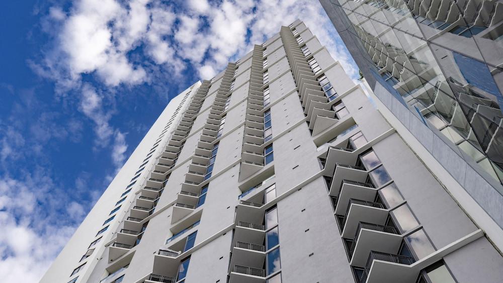 Caoba by Global Luxury Suites