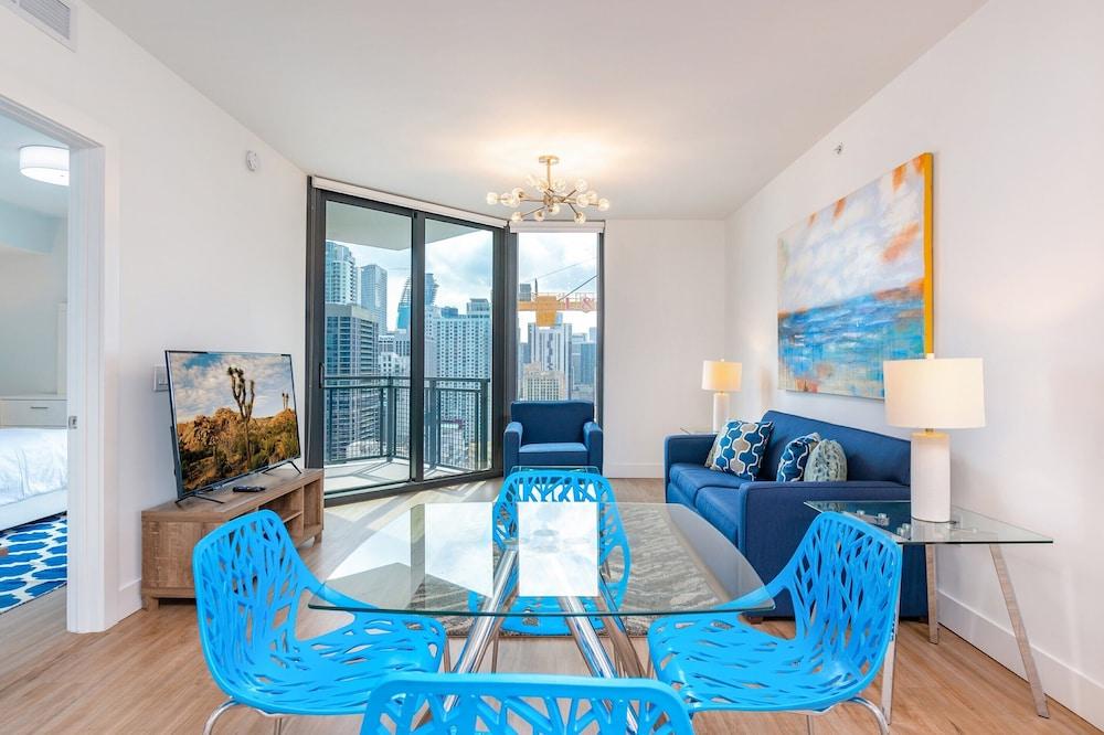Caoba by Global Luxury Suites
