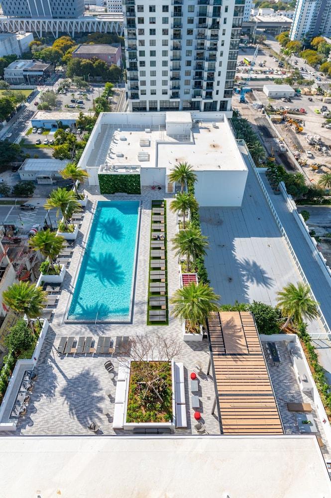 Caoba by Global Luxury Suites