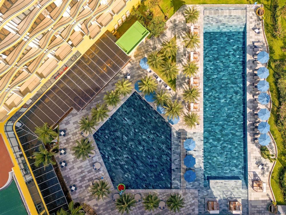 Wyndham Hoi An Royal Beachfront Resort