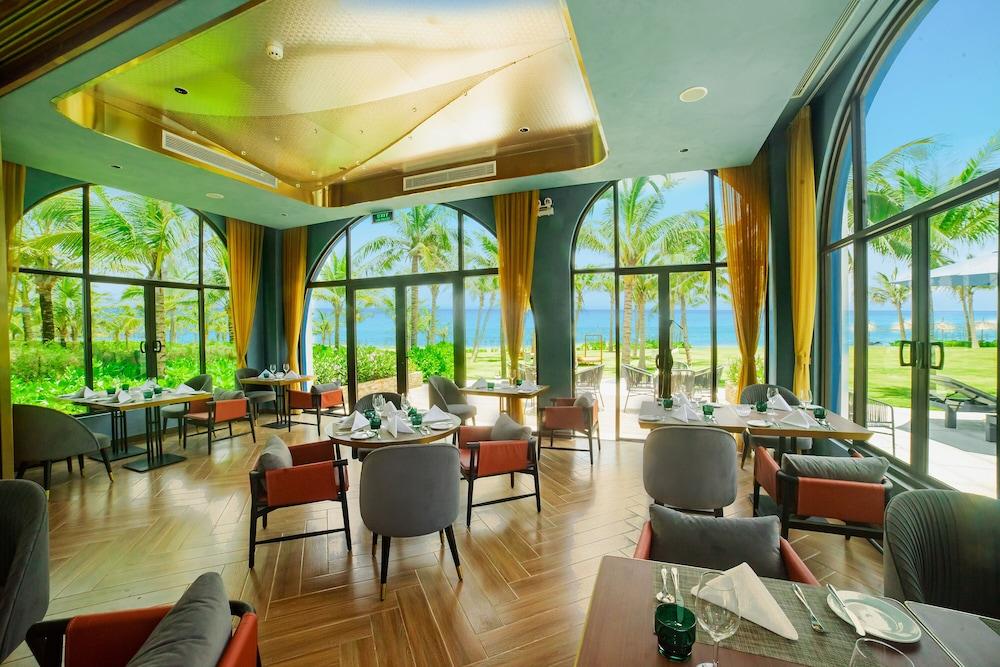 Wyndham Hoi An Royal Beachfront Resort