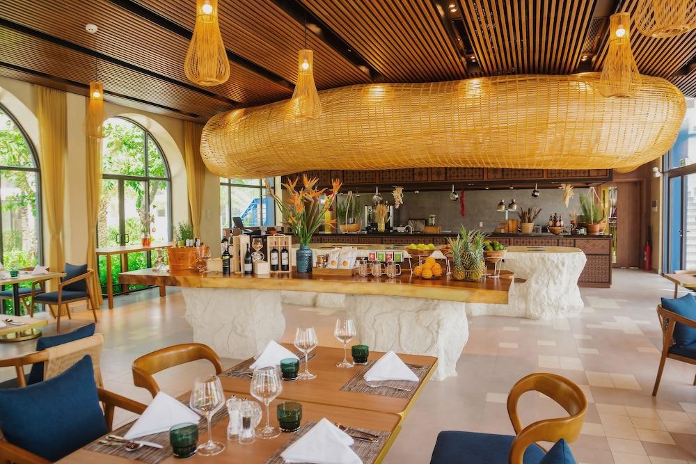 Wyndham Hoi An Royal Beachfront Resort