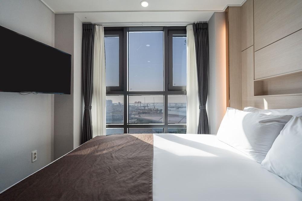 Griffin Bay Hotel