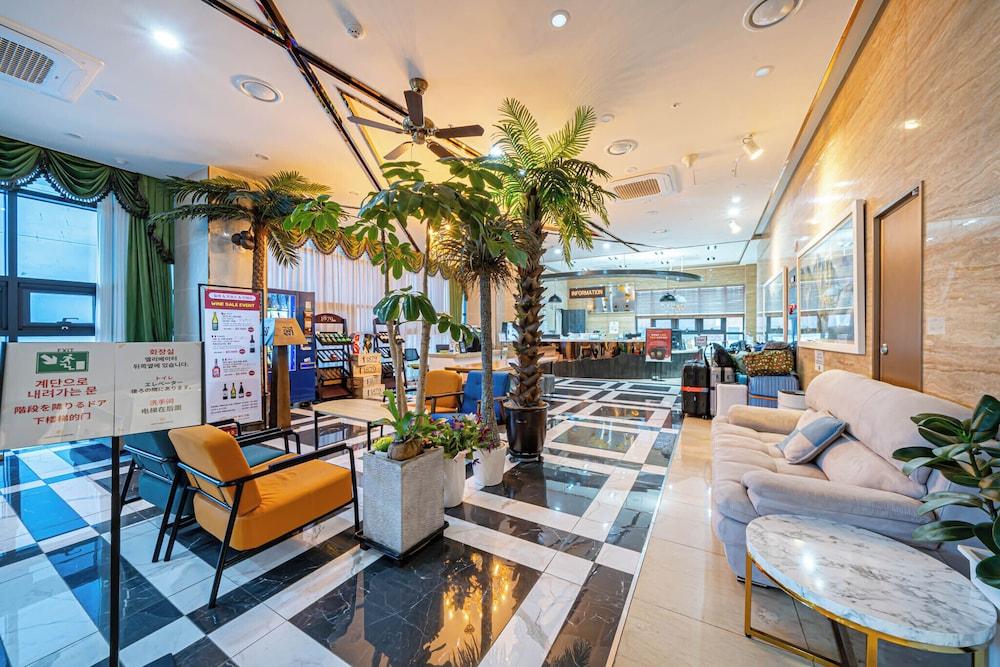Griffin Bay Hotel