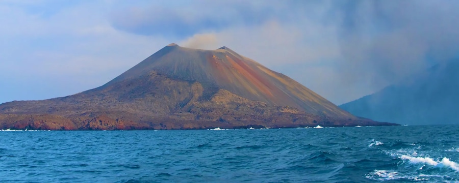 Cruceros por Anak Krakatoa (Indonesia) Cruceros por Anak Krakatoa (Indonesia)