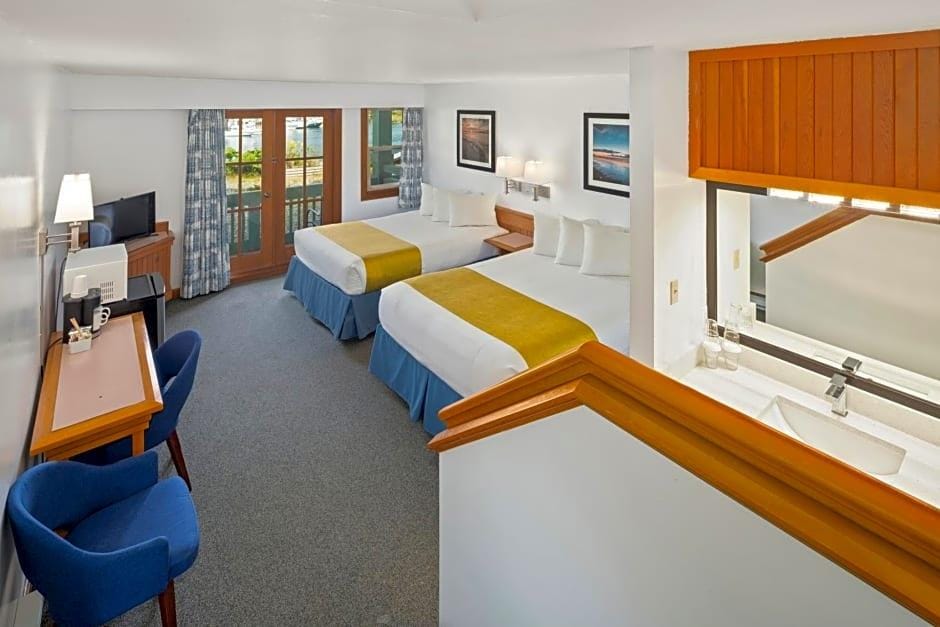 Canadian Princess Lodge & Marina
