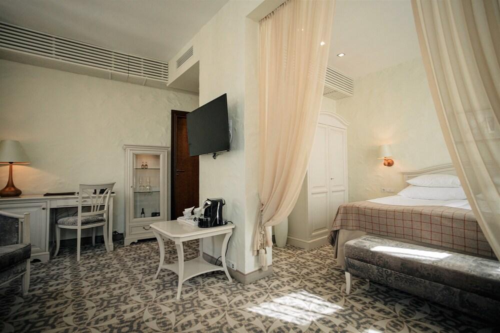 Rixwell Collection Savoy Boutique Hotel