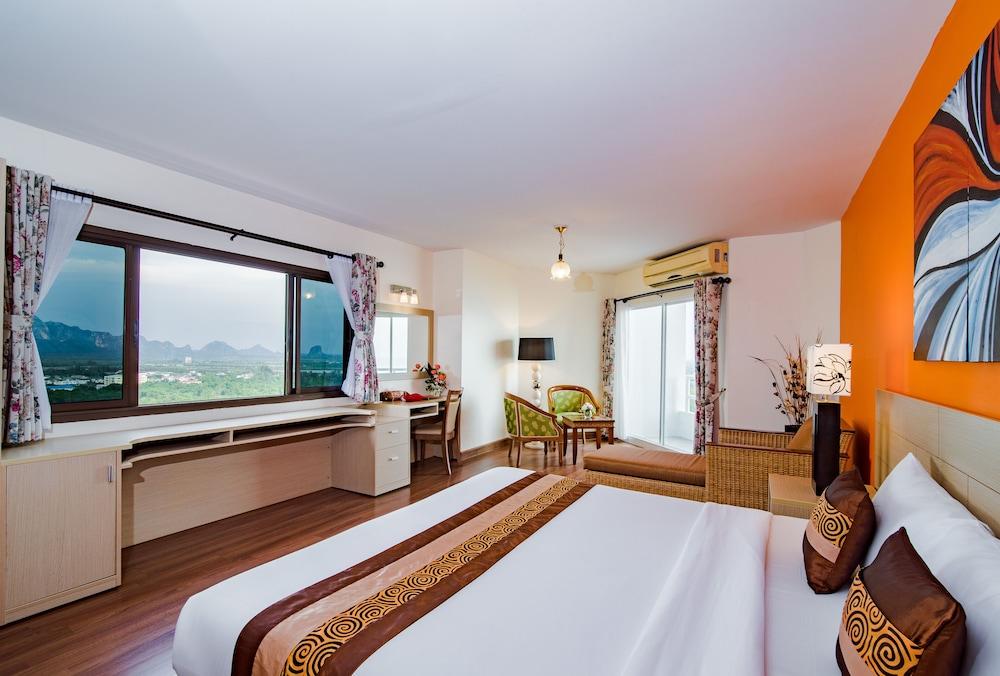 Golden Beach Cha Am Hotel