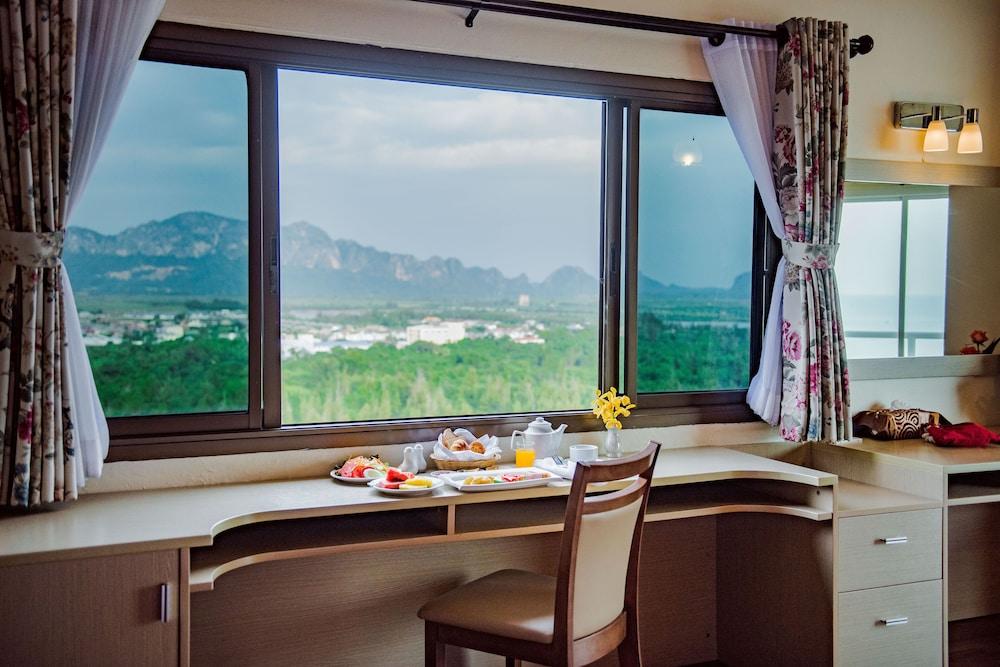 Golden Beach Cha Am Hotel