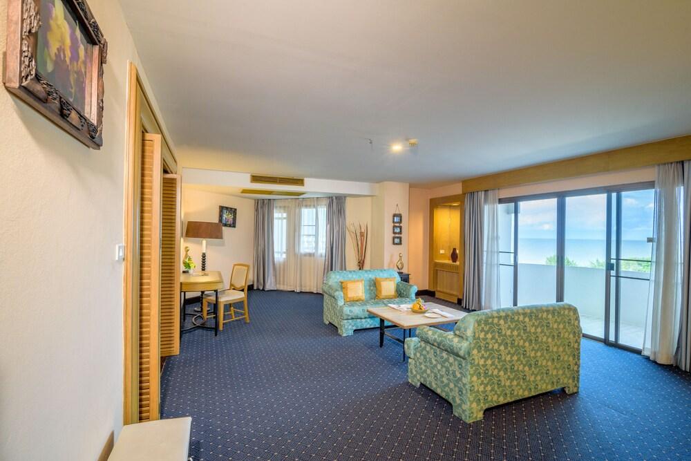 Golden Beach Cha Am Hotel