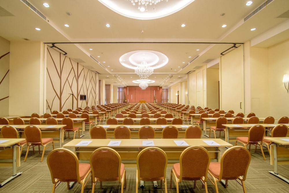 Golden Beach Cha Am Hotel