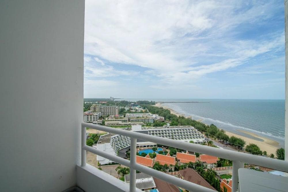 Golden Beach Cha Am Hotel