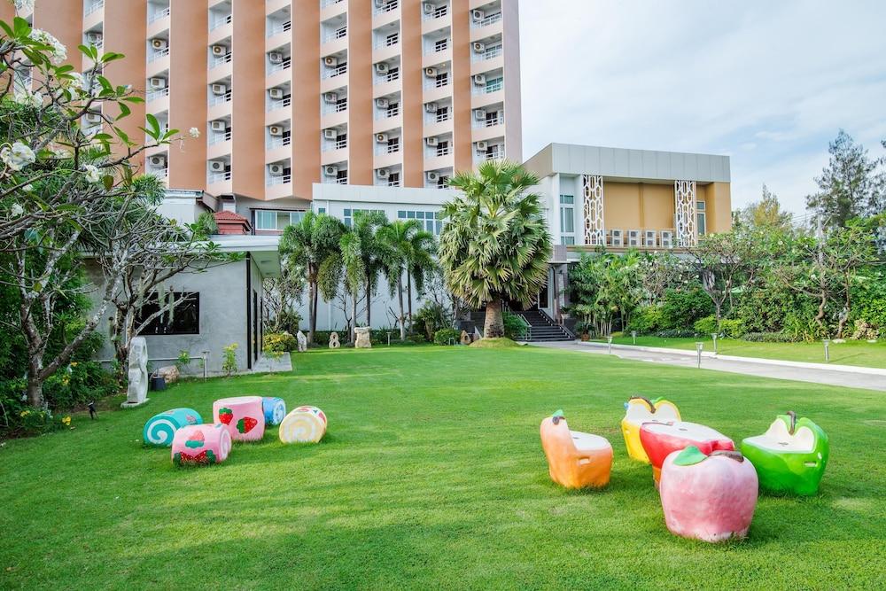 Golden Beach Cha Am Hotel