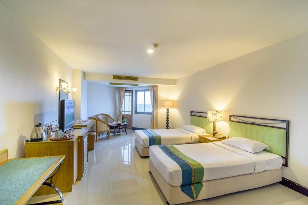 Golden Beach Cha Am Hotel