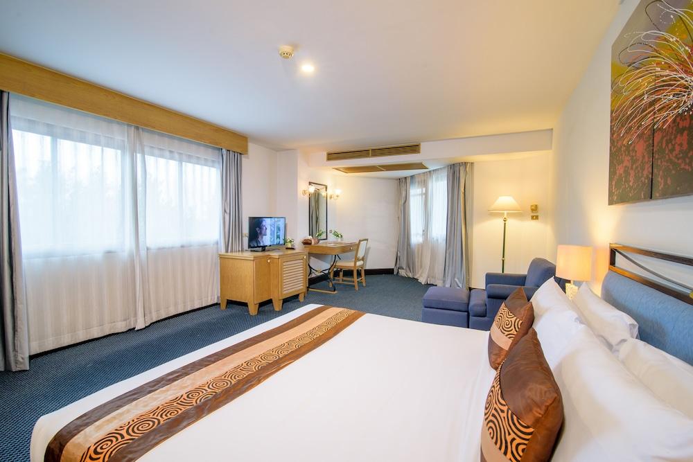 Golden Beach Cha Am Hotel