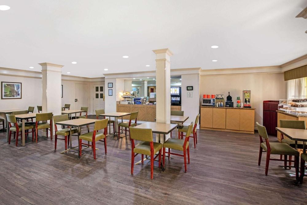 La Quinta Inn & Suites Houston Greenway Plaza Medical Area