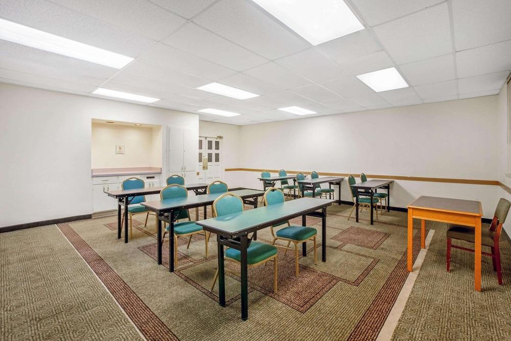 La Quinta Inn & Suites Houston Greenway Plaza Medical Area