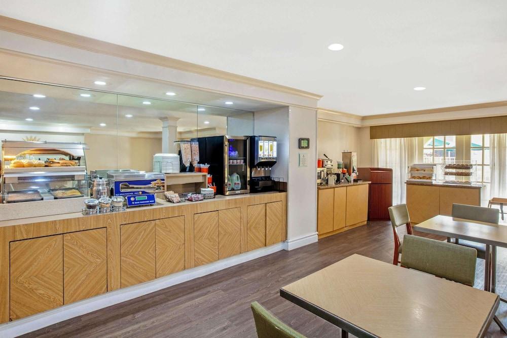 La Quinta Inn & Suites Houston Greenway Plaza Medical Area