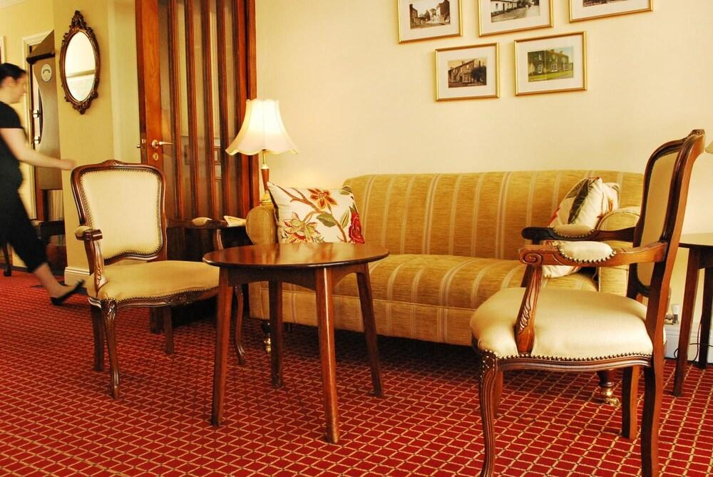 Casey's Hotel