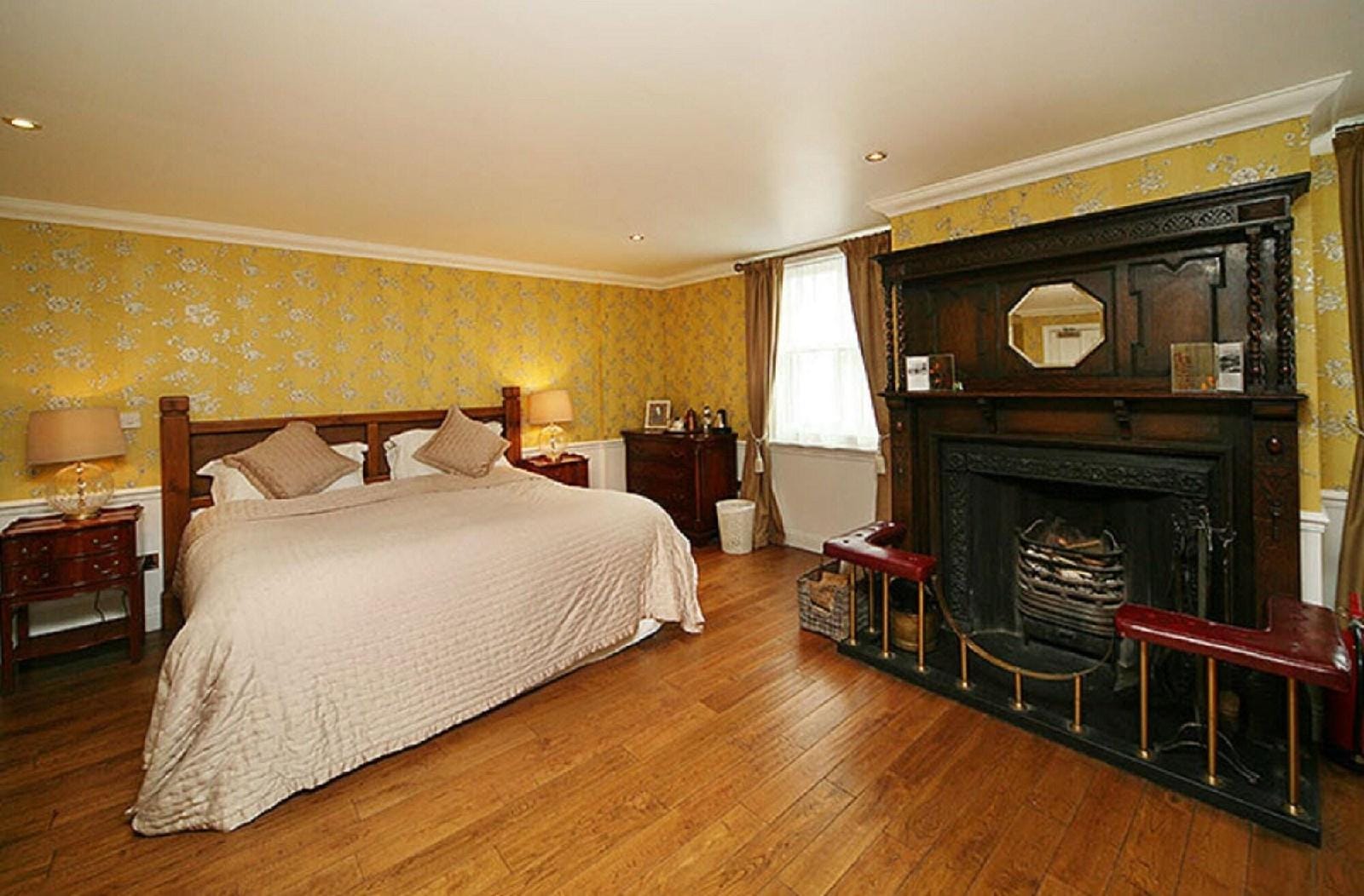 The George Hotel