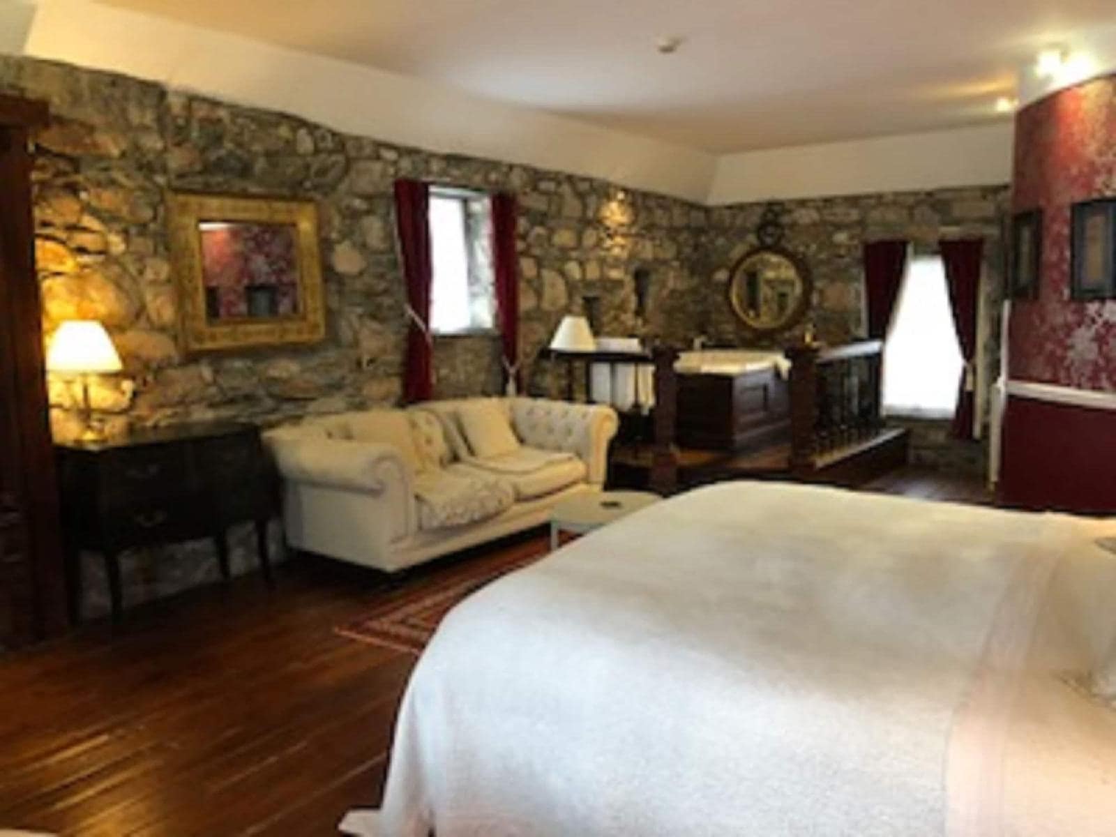 The George Hotel