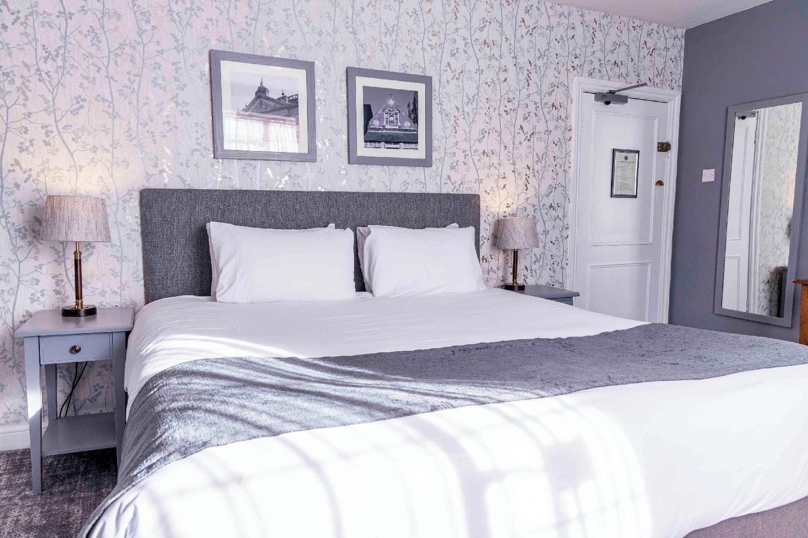 Cromwell Lodge Hotel
