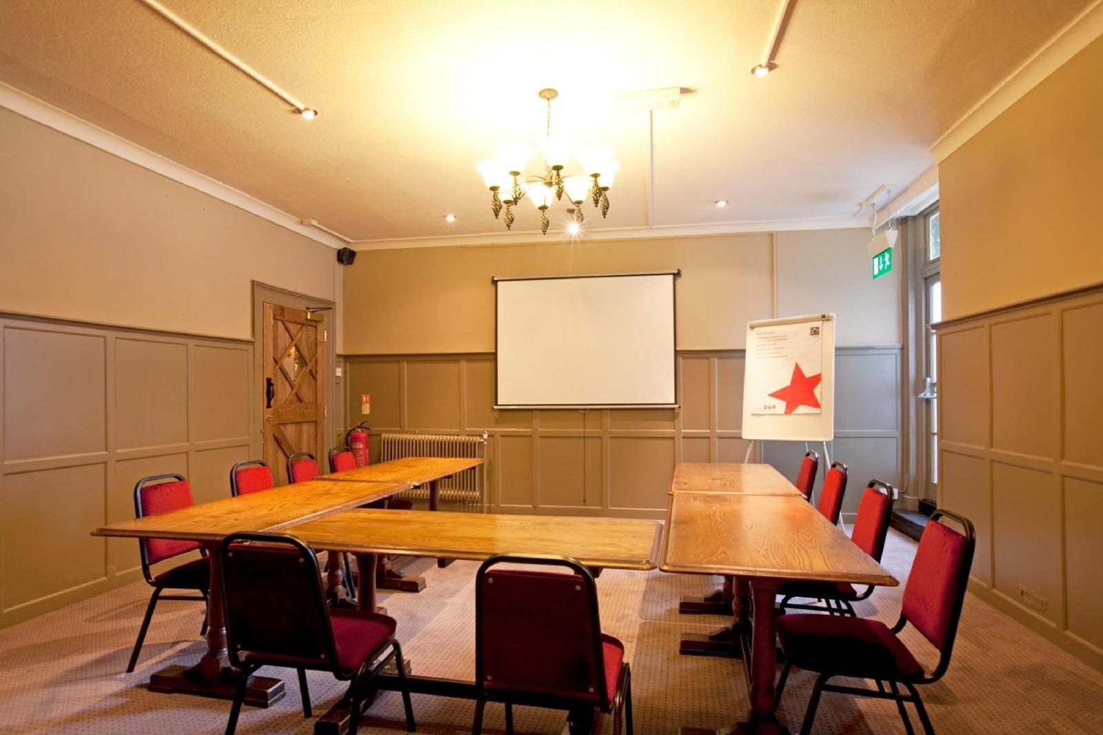 Cromwell Lodge Hotel