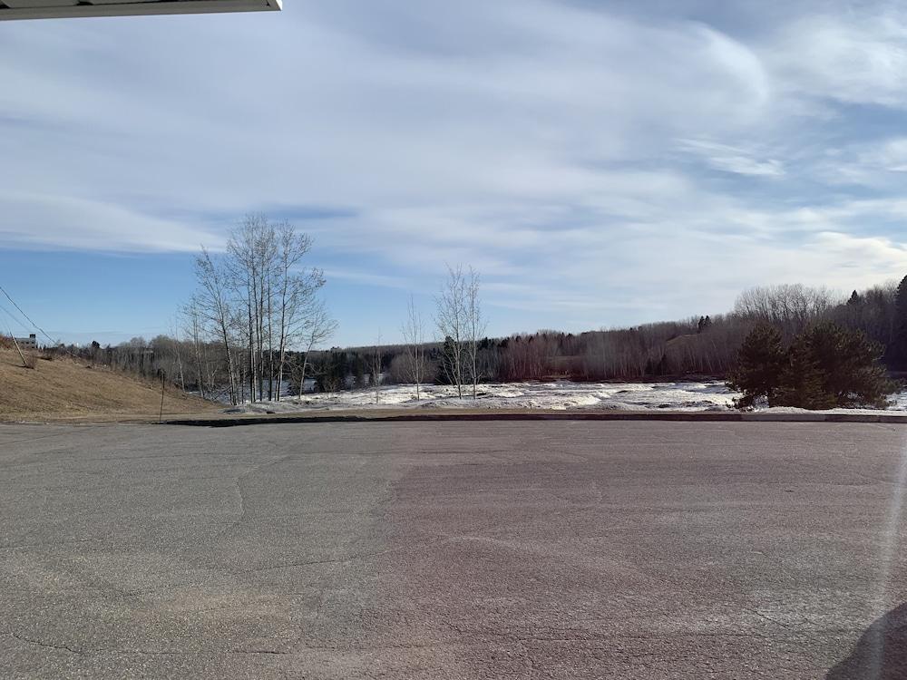 Chute des Peres Motel