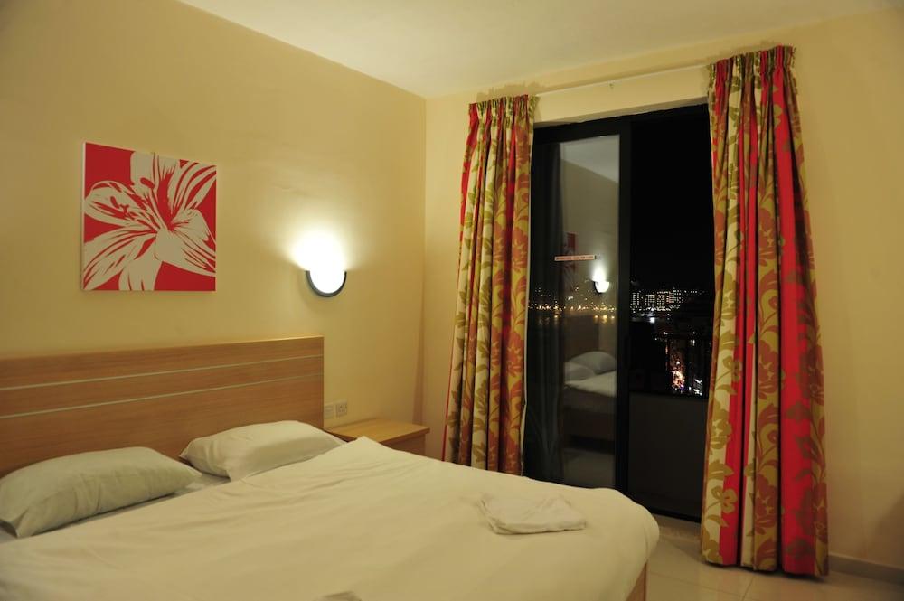 Dean Hamlet Aparthotel